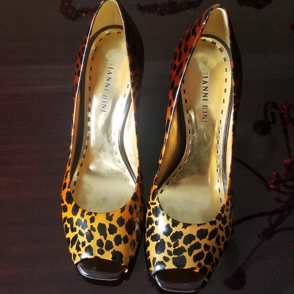 Gianni Bini Cheetah print Peeptoe leather heels - Picture 3 of 10